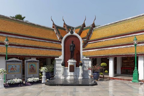 Statue of King Ananda Mahidol