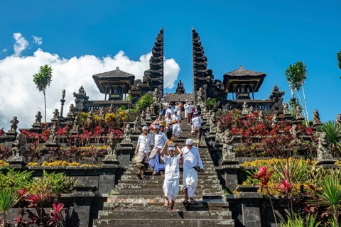 Devout Balinese descend stairs