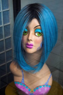 Head of a mannequin with blue wig
