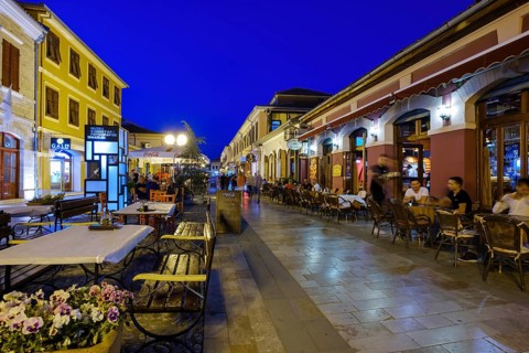 Pedestrian zone Rruga Kole Idromeno in the city centre