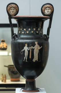 Monumental grave vessel