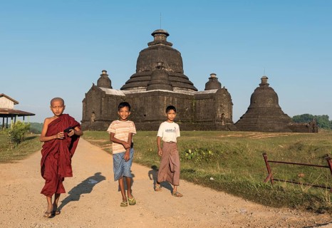 Boys play in front of Laymyetnha Paya