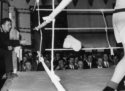 Throwing the towel while boxing