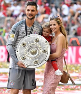 Goalkeeper Sven Ulreich FC Bayern Munich with his wife Lisa