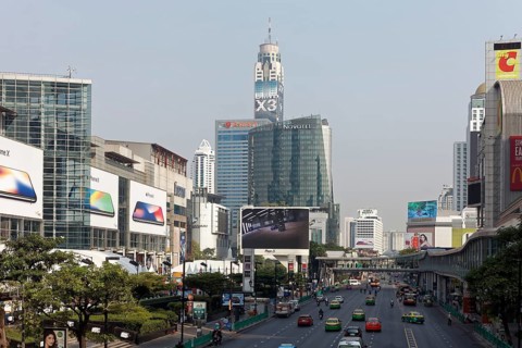 Car traffic on Ratchadamri Road