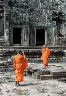 Buddhist monks take pictures with smartphone