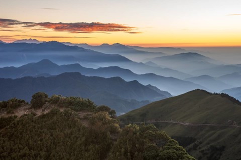Taiwan's highest passable road in front of the mountain ranges of the Hehuanshan Mountains