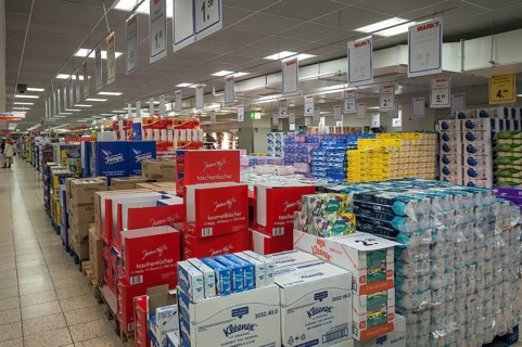 Pallets with sanitary ware in a supermarket