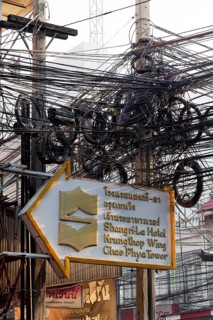 Post with cable tangle