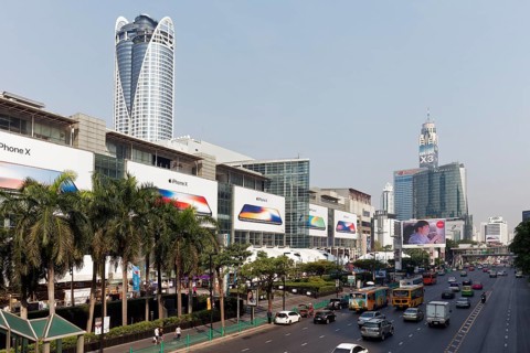 Car traffic on Ratchadamri Road
