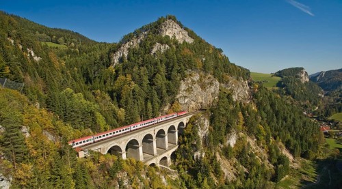 Semmering Railway runs via Krauselklause viaduct