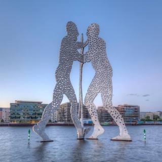 Sculpture Molecule Man by the artist Jonathan Borofsky