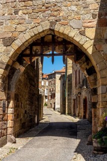 Entrance path of Pradelles