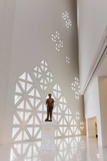 Entrance hall with statue by Professor Slipa Bhirasri