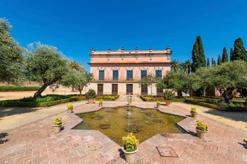 Fountain in front of Baroque castle