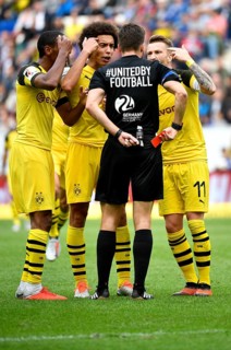 Referee Referee Harm Osmers draws red card against Borussia Dortmund 09 BVB
