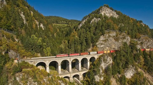 Semmering Railway runs via Krauselklause viaduct