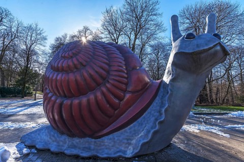 Sculpture Sweet Brown Snail by the artists Jason Rhoades and Paul McCarthy
