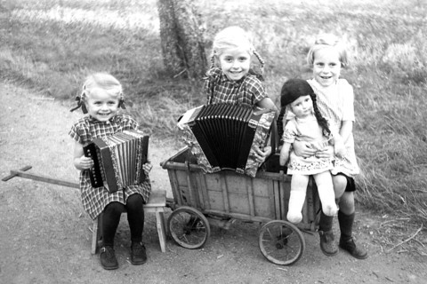 2 girls playing accordion