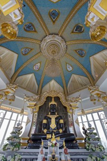 Black Buddha in Maha Rattana Chedi of Wat Thung Setthi