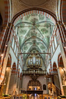 Nave with organ