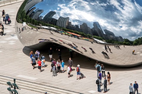 Mirroring sculpture Cloud Gate