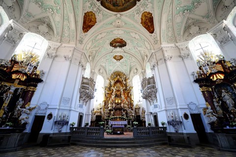 Ceiling frescoes and altar of grace