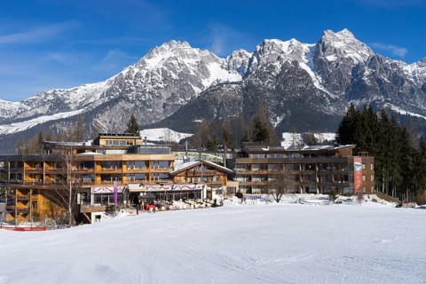 Holzhotel Forsthofalm in front of the Leoganger Steinbergen