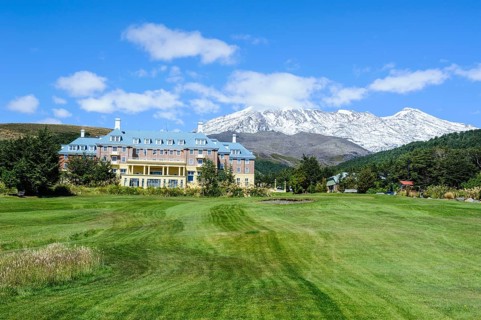 Chateau Tongariro before Mount Ruapehu