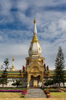 Entrance to Phra Maha Chedi Chai Mongkhon Pagoda