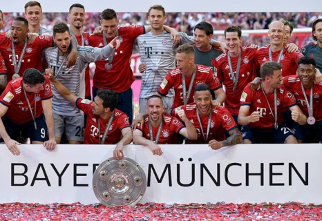 Team FC Bayern celebrates championship under Winner's Arch