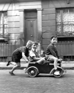 Children drive soapboxes