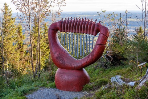 Sculpture Red Harp by artist Jurn Ehlers