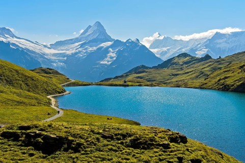 Bachalpsee and the peaks Schreckhorn and Finsteraarhorn