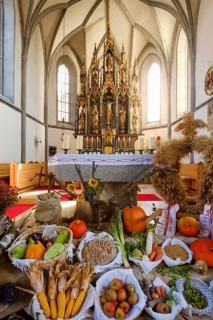 Decorated altar for thanksgiving