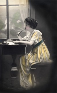 Frau thinks and writes a letter