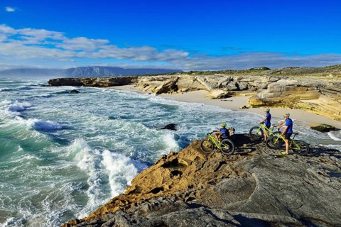 Mountain bikers with Fatbikes on cliff