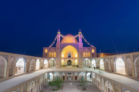 Mosque Masjed-e Agha Bozorg at night