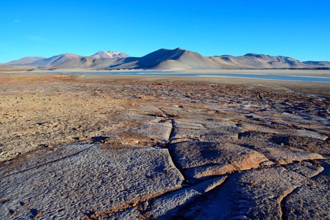 Lagune Salar de Talar mit den Bergen Cerros de Incahuasi