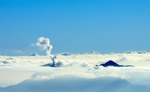 View of cloud cover from the summit of Shiroumadake