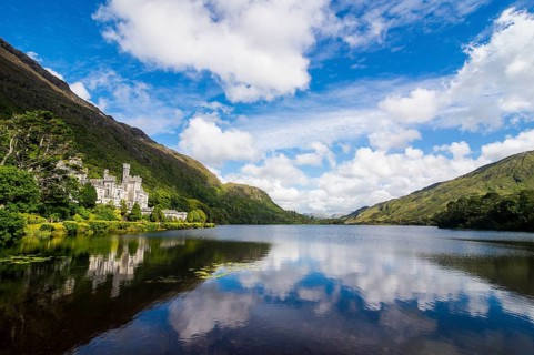 Kylemore abbey on the Pollacapall Lough
