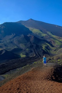 Hikers at the crater Silvestri