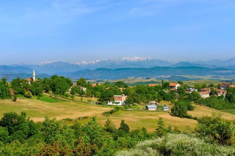 Village Tregtan in the highlands of Has