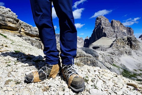 Hikers with repaired hiking boots on the hiking trail 101 at the Bullele-Joch-Hutte