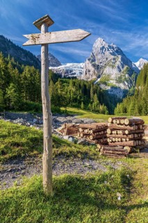 Trekking signpost in the area around Mount Wellhorn