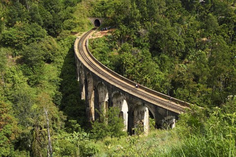 Nine Arches Bridge in the highlands near Ella