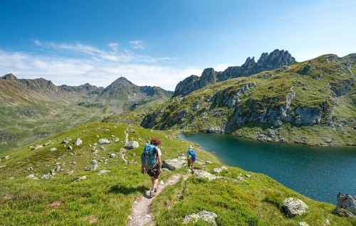 Two hikers at Brettersee