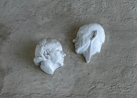 Plaster busts of Liesl Karlstadt and Karl Valentin over the entrance of the Karl Valentin Musaum