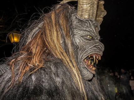 Krampus with the Lichtenworther Klachlteufel at the Advent Market