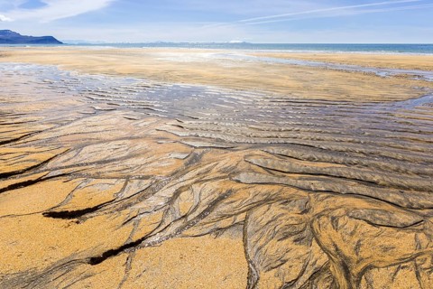 Sand structure with ripple at low tide